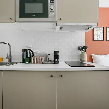 Belleville - Intimate Faubourg Apartment Paris