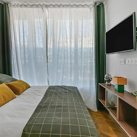 Belleville - Intimate Faubourg * Paris